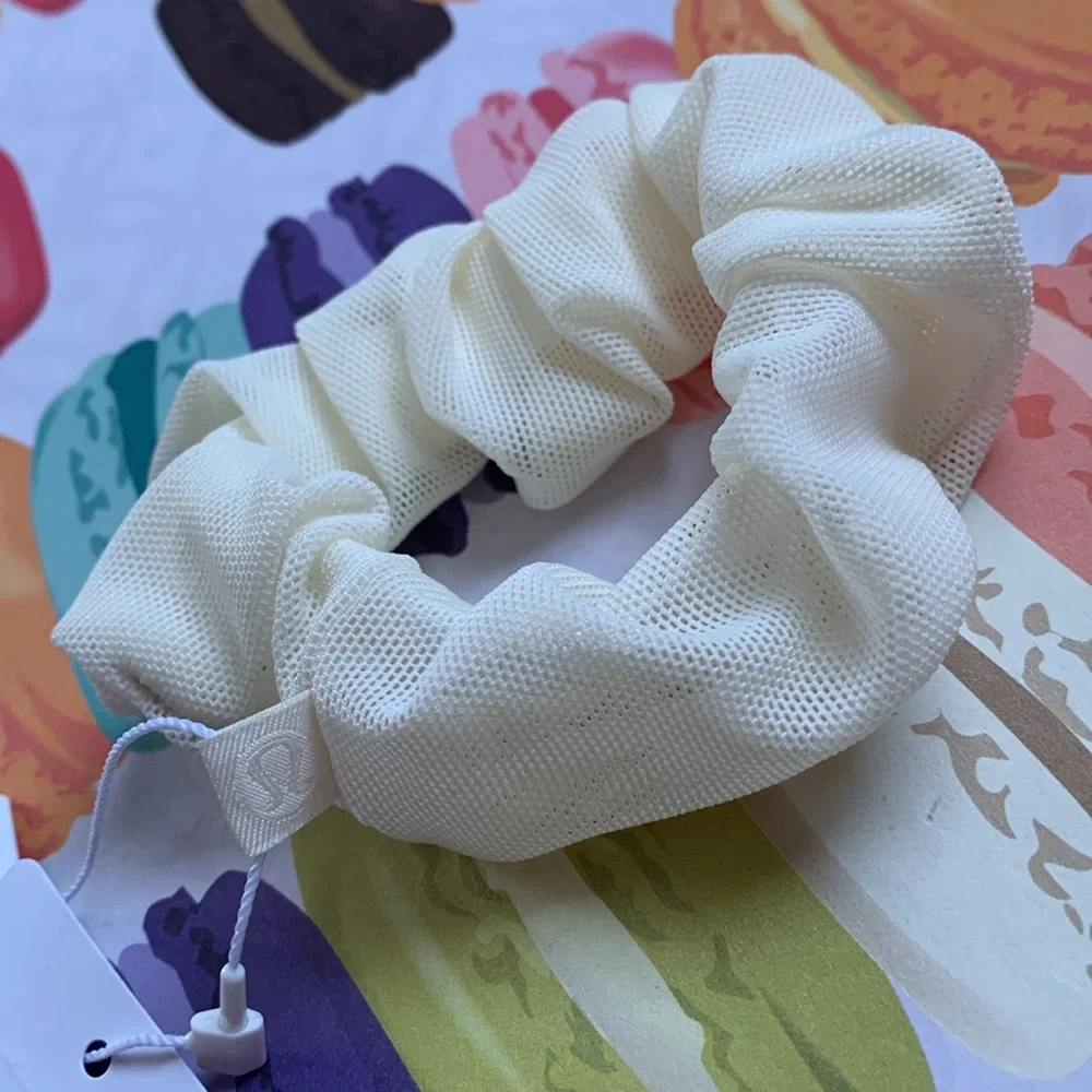 Lululemon Uplifting Scrunchie Almond Creamy Off-white Mesh NWT Hair tie